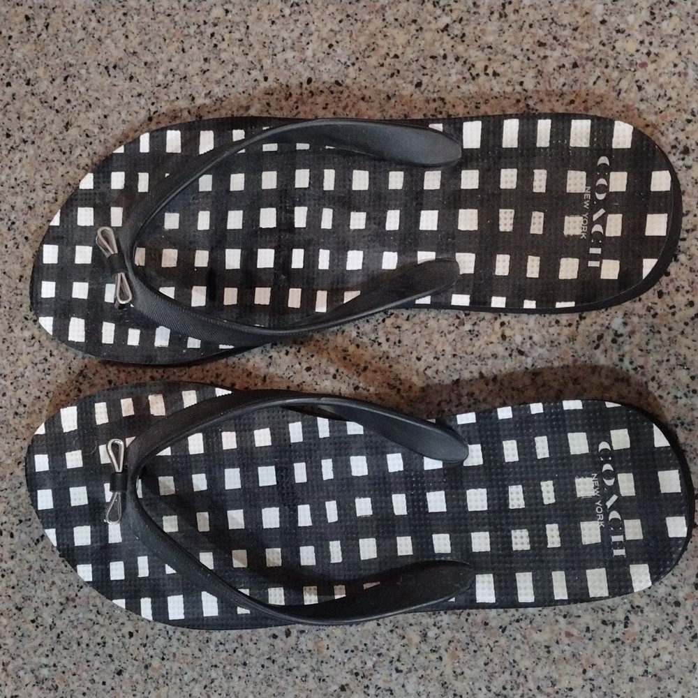 Coach black and white flip flops size 7/8